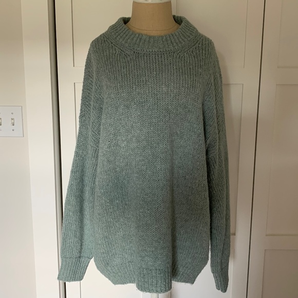 ABERCROMBIE CREW NECK SWEATER - Picture 2 of 8